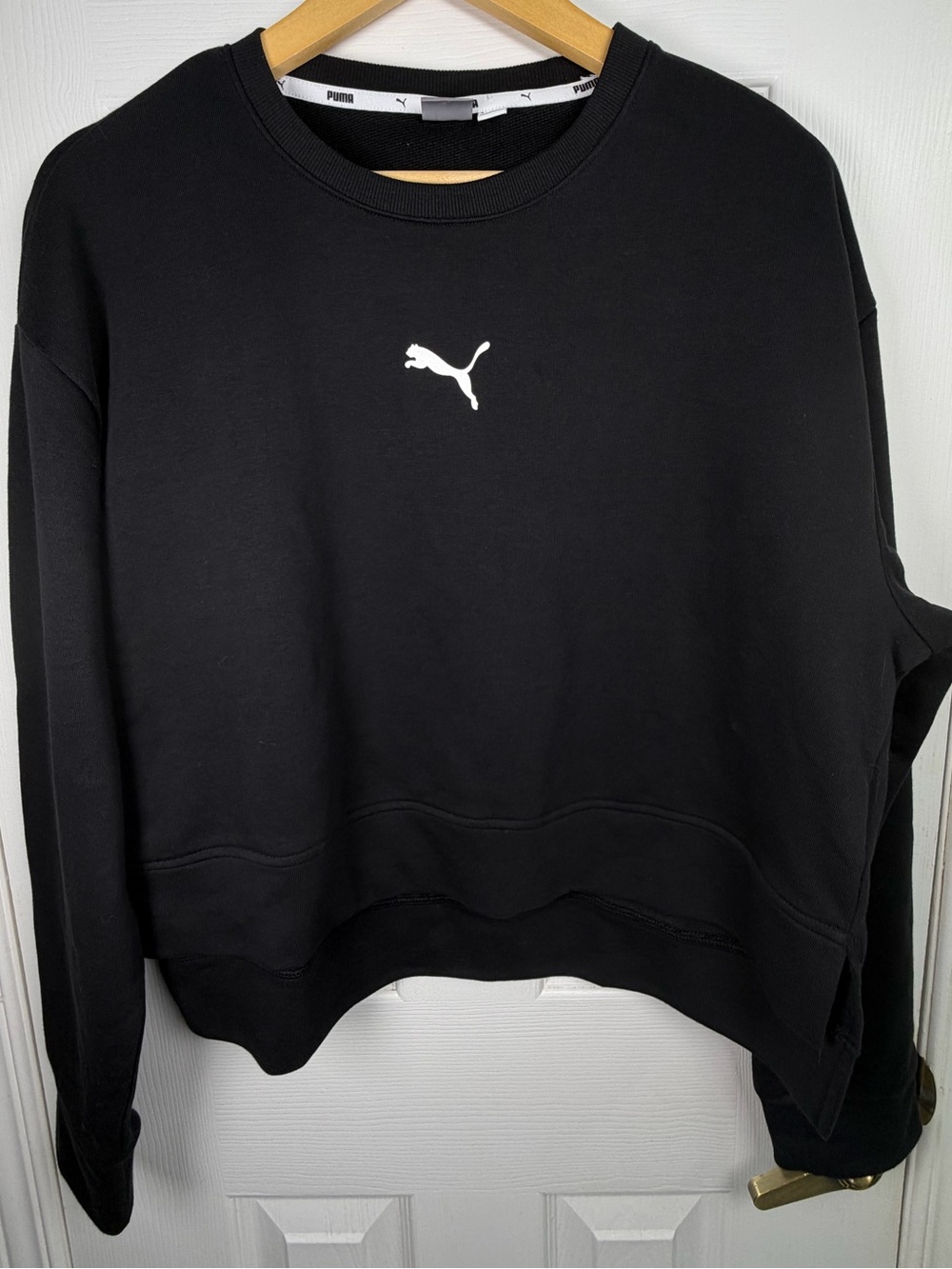 Puma Black Cropped Sweatshirt Women's Large Logo Sleeve Athleisure Streetwear